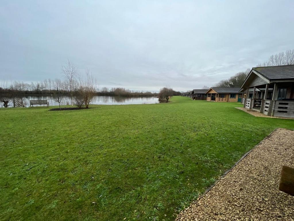 Reeds Lodge, Lake Pochard South Cerney Exteriér fotografie